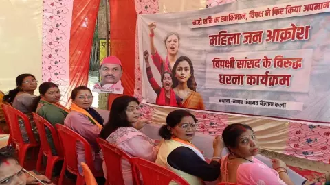 Women protest strongly at SP MPs residence