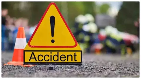 Siddharthnagar News: भड़रिया नहर पुल के पास भीषण हादसा, पिकअप की टक्कर से युवक की मौत, एक गंभीर