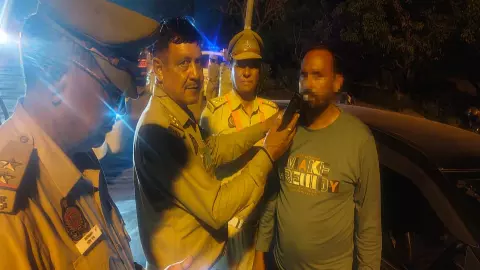 Aligarh police take big action on drunk driving, take action against 65 drivers Aligarh police take big action on drunk driving, take action against 65 drivers