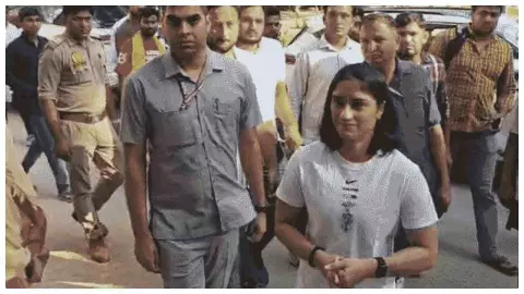 Gonda News: गोंडा में विनेश फोगाट और बृजभूषण शरण सिंह का सोशल मीडिया वार, बढ़ा विवाद Gonda News: गोंडा में विनेश फोगाट और बृजभूषण शरण सिंह का सोशल मीडिया वार, बढ़ा विवाद