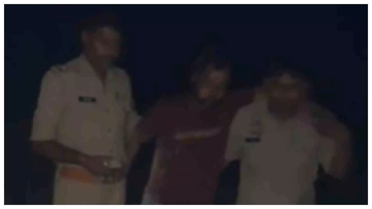 Raebareli News: पुलिस और बदमाशों के बीच मुठभेड़, लूट के दो आरोपी गोली लगने के बाद गिरफ्तार