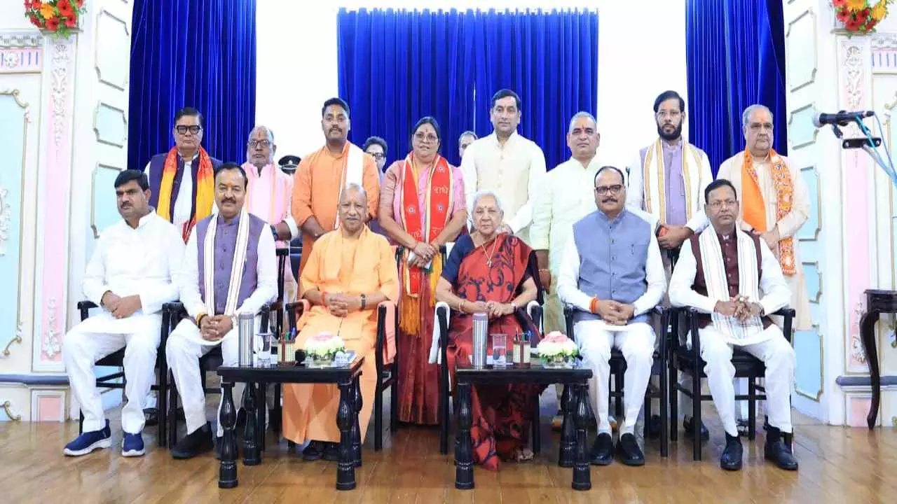 UP Cabinet Portfolio Allocation: शपथ हो गई, दफ्तर मिल गए...अब विभागों की बारी! PWD-राजस्व विभाग पर सबकी नजर, कब होगा बंटवारा?