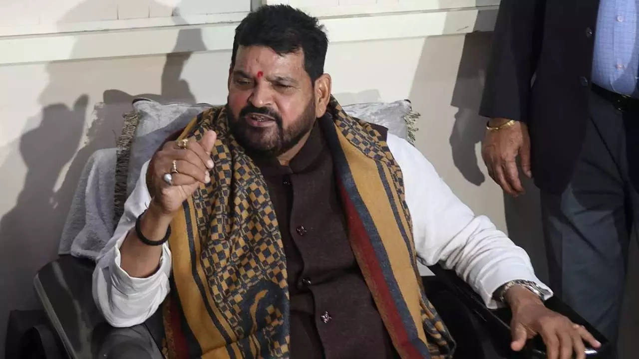 Brij Bhushan Singh: कोर्ट में कुश्ती, बाहर सियासी दंगल! बृजभूषण बोले- देवी जी रायता फैलाकर गई हैं…’