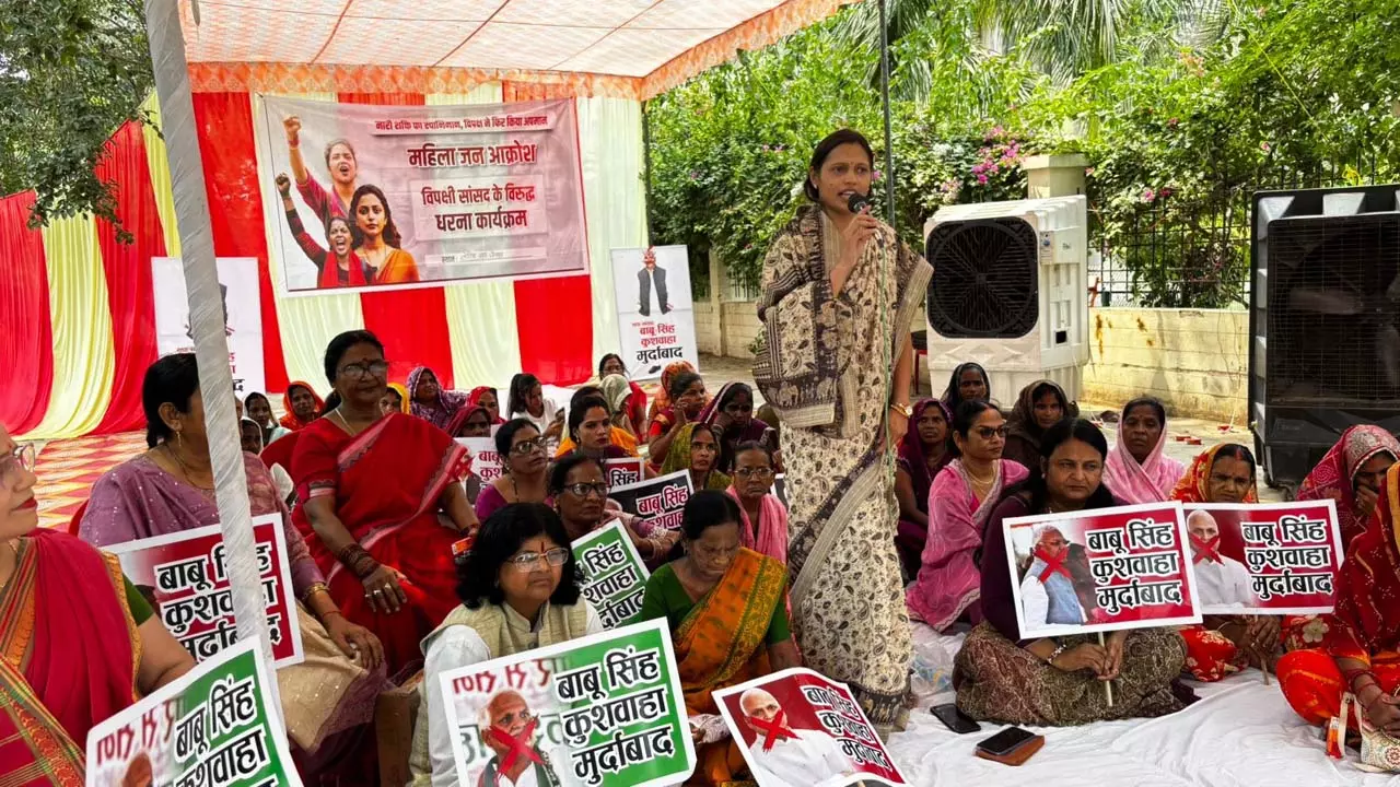 SP Ghiri, BJP Womens Front demonstrate against womens reservation