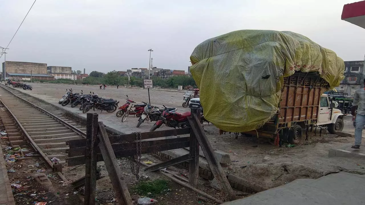 Vehicles parked on the side of railway tracks, ignoring safety rules at Hardoi railway station Vehicles parked on the side of railway tracks, ignoring safety rules at Hardoi railway station