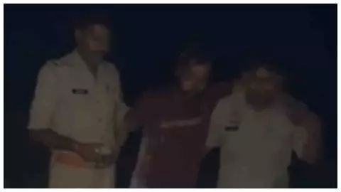 Raebareli News: पुलिस और बदमाशों के बीच मुठभेड़, लूट के दो आरोपी गोली लगने के बाद गिरफ्तार Raebareli News: पुलिस और बदमाशों के बीच मुठभेड़, लूट के दो आरोपी गोली लगने के बाद गिरफ्तार