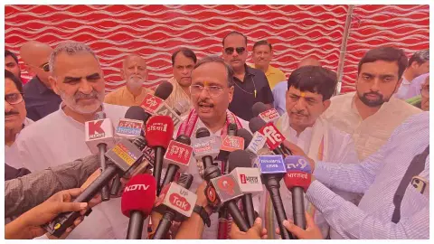 Lucknow News: डॉ दिनेश शर्मा का विपक्ष पर हमला, 2027 में भाजपा की बड़ी जीत का दावा Lucknow News: डॉ दिनेश शर्मा का विपक्ष पर हमला, 2027 में भाजपा की बड़ी जीत का दावा