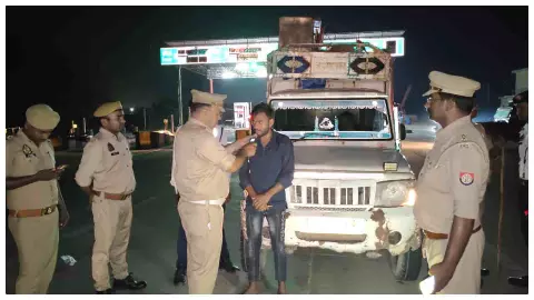 Balrampur News: देर रात सड़क पर उतरी यातायात पुलिस, नियम तोड़ने वालों पर कसा शिकंजा