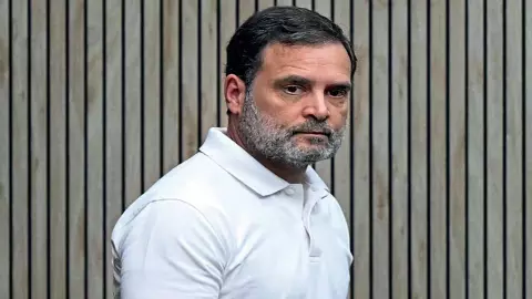 Kerala CM: केरल में CM की कुर्सी के लिए कांग्रेस में रार, राहुल के OBC कार्ड पर भारी पड़ा नायर समीकरण Kerala CM: केरल में CM की कुर्सी के लिए कांग्रेस में रार, राहुल के OBC कार्ड पर भारी पड़ा नायर समीकरण