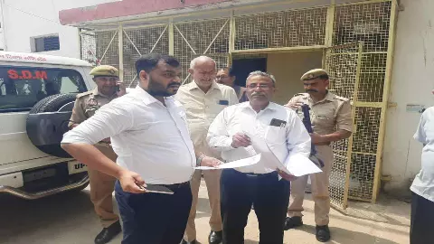 Etah News: प्राइवेट कर्मियों के खिलाफ अधिवक्ताओं का बिगुल, 18 मई से न्यायालय बहिष्कार की चेतावनी Etah News: प्राइवेट कर्मियों के खिलाफ अधिवक्ताओं का बिगुल, 18 मई से न्यायालय बहिष्कार की चेतावनी