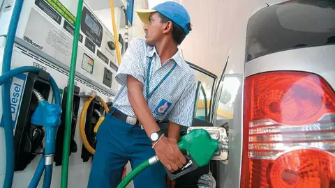 Oil crisis rumors India petrol diesel LPG fuel stock government update hindi