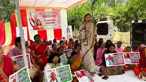 SP Ghiri, BJP Womens Front demonstrate against womens reservation