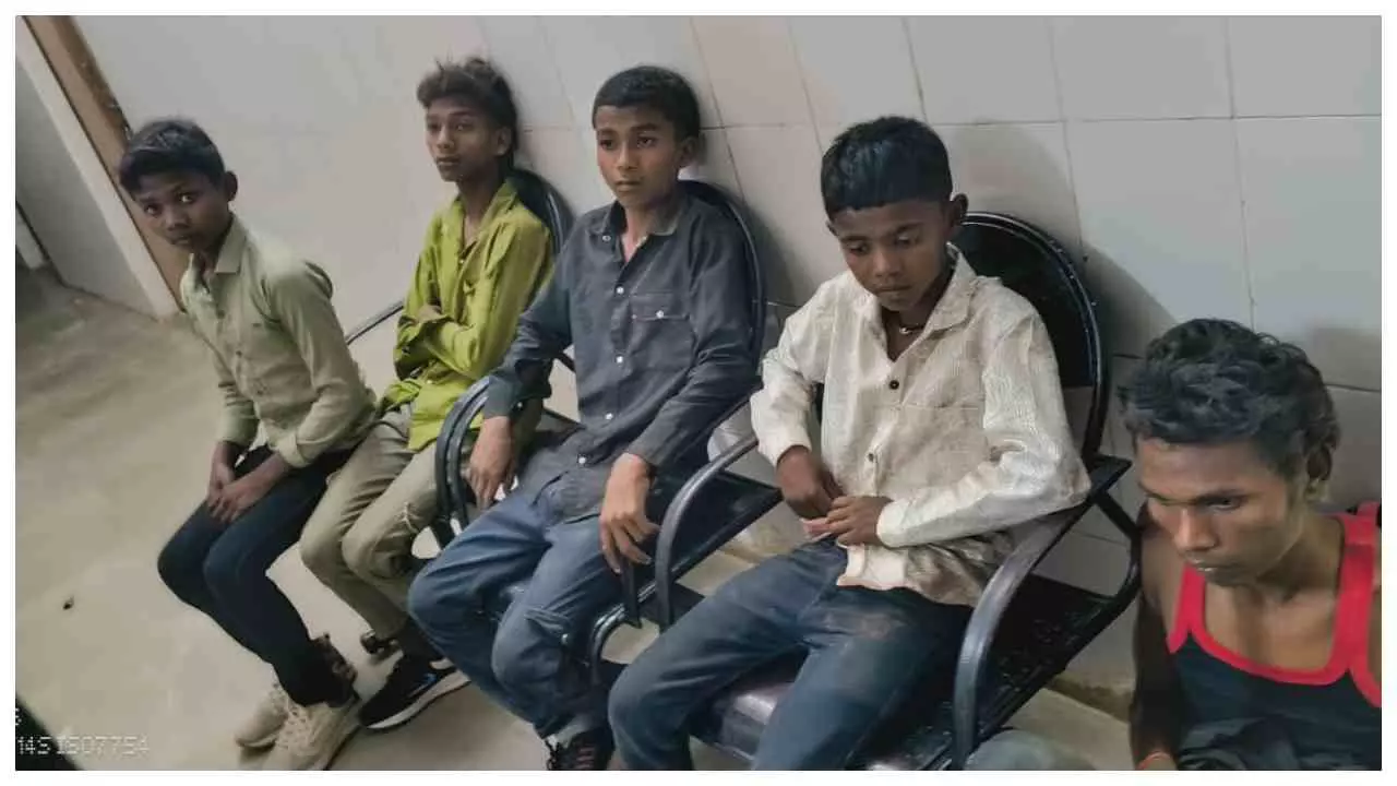 Sonbhadra News: मातम में बदलीं शादी की खुशियां, बारातियों से भरी पिकअप पलटी, तीन की मौत, 15 रेफर