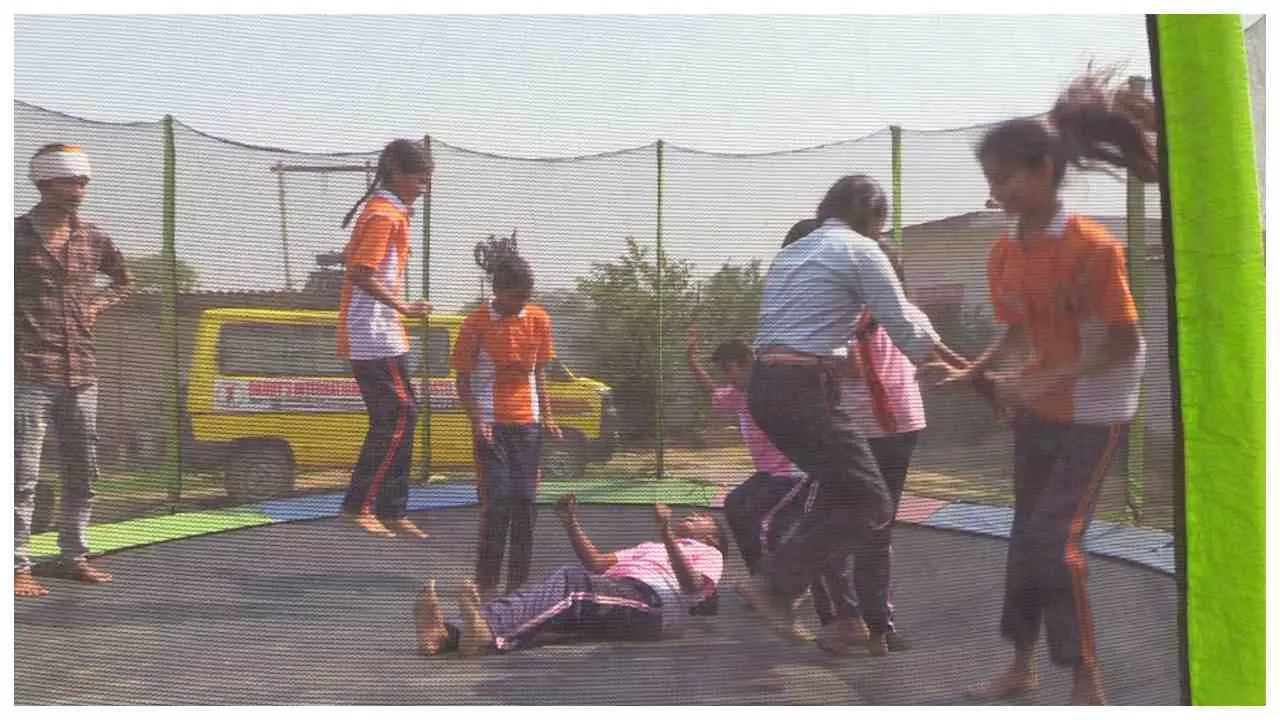 Chandauli News: डैडीज़ इंटरनेशनल स्कूल में बच्चों ने जमकर किया धमाल, तीन दिनों तक चलेगा समर कैंप Chandauli News: डैडीज़ इंटरनेशनल स्कूल में बच्चों ने जमकर किया धमाल, तीन दिनों तक चलेगा समर कैंप