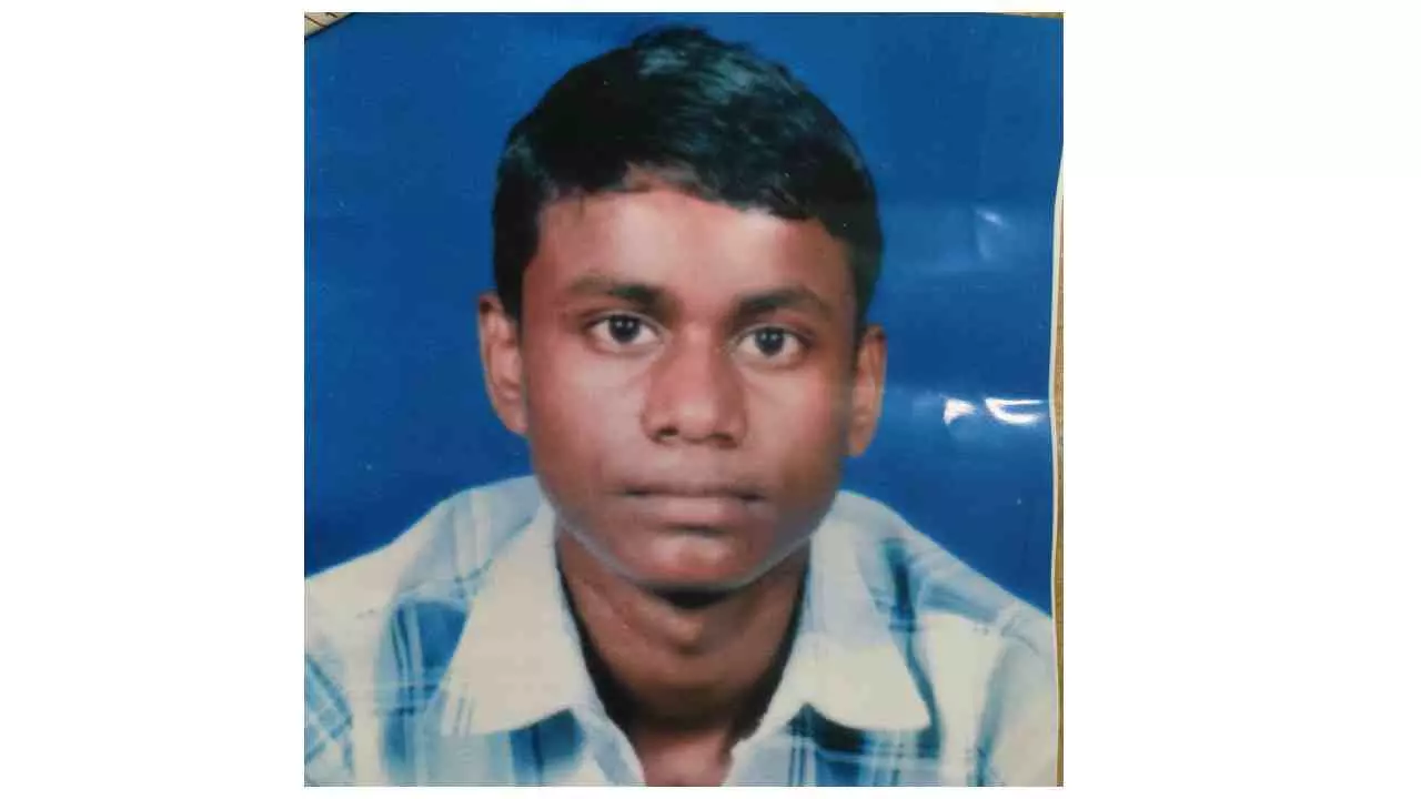 Hapur News: मोबाइल की जिद पर मां ने डांटा तो घर छोड़कर चला गया बेटा, रो-रोकर बेहाल हुआ परिवार