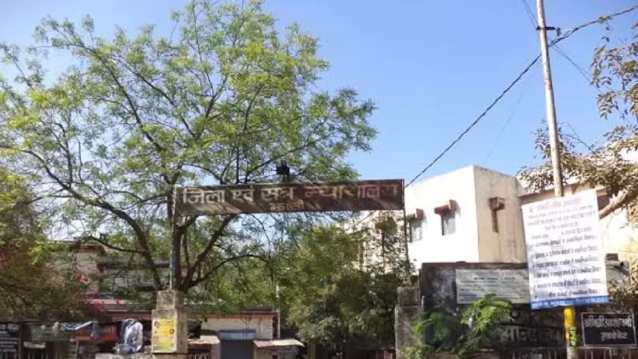 Jhansi News: गलत काम करने की नीयत से मासूम का अपहरण करने वाले को सात वर्ष की सजा, बीस हजार अर्थदंड Jhansi News: गलत काम करने की नीयत से मासूम का अपहरण करने वाले को सात वर्ष की सजा, बीस हजार अर्थदंड