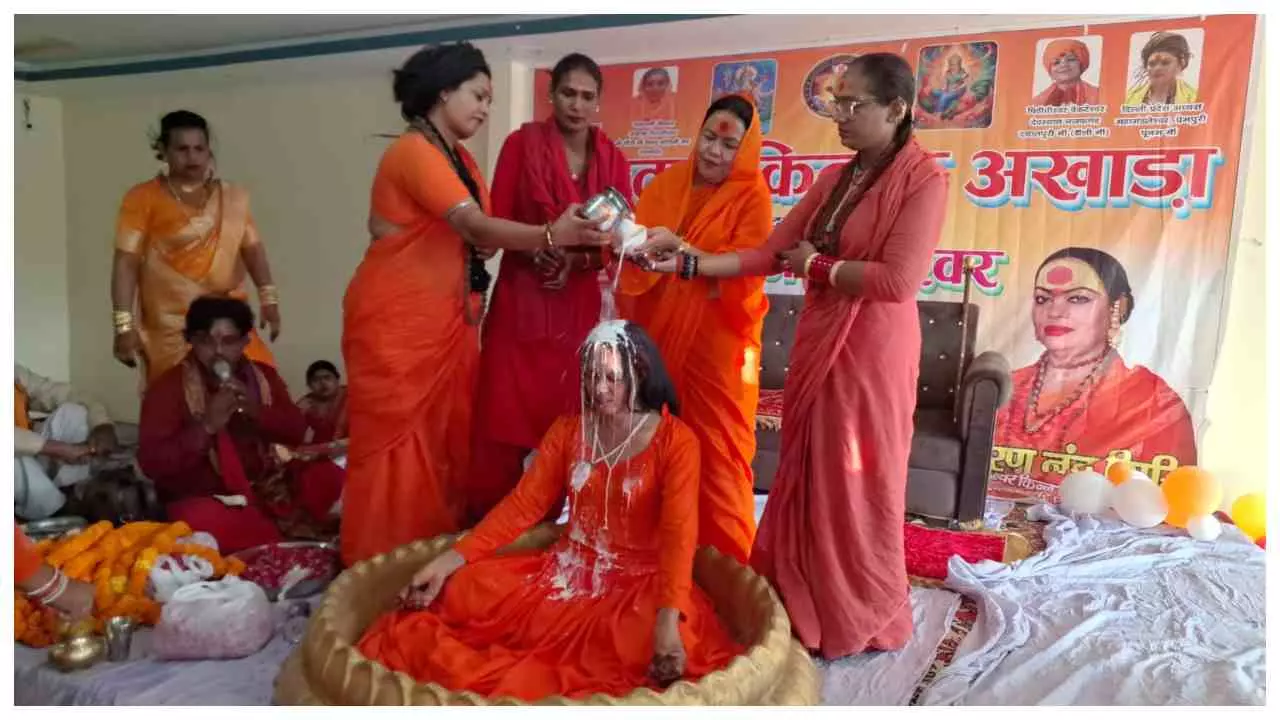 Sonbhadra News : दुद्धी में किरण नंदगिरी बने महामंडलेश्वर, सनातनी किन्नर अखाड़े का भव्य आयोजन