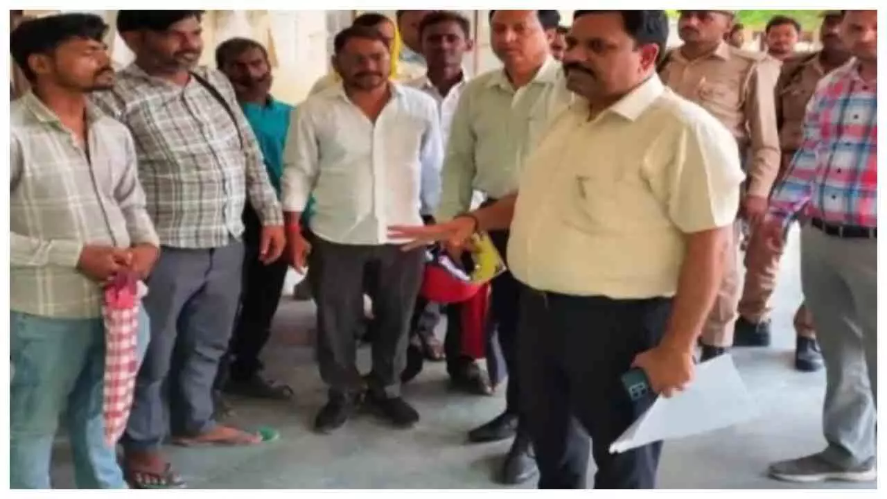 Mainpuri News : लिंक एक्सप्रेस-वे भूमि अधिग्रहण में लापरवाही पर डीएम सख्त, रिश्वतखोरी के आरोप में लेखपाल निलंबित Mainpuri News : लिंक एक्सप्रेस-वे भूमि अधिग्रहण में लापरवाही पर डीएम सख्त, रिश्वतखोरी के आरोप में लेखपाल निलंबित