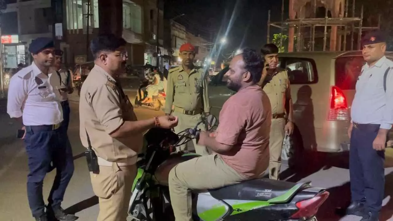 Hardoi News: हरदोई में चला सघन वाहन चेकिंग अभियान, नियम तोड़ने वालों पर हुई कार्रवाई
