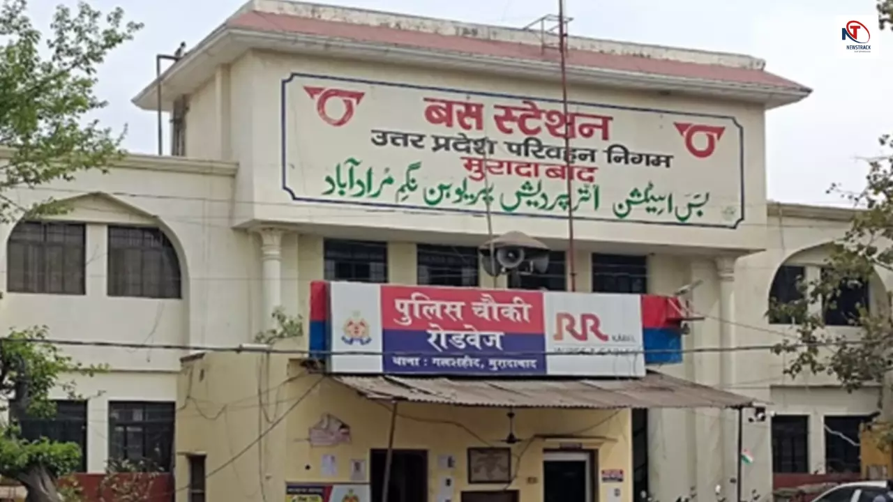 Moradabad में पुलिस चौकी पर हंगामा! युवक बोला- ‘तमंचे में फंसाने की दी धमकी’ Moradabad में पुलिस चौकी पर हंगामा! युवक बोला- ‘तमंचे में फंसाने की दी धमकी’