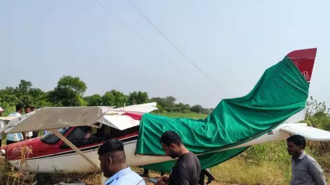 Baramati Plane Crash: बारामती में फिर बड़ा विमान हादसा! उसी जगह गिरा प्लेन जहां अजित दादा ने गंवाई थी जान, बाल-बाल बचे पायलट