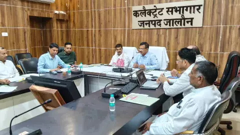 Jalaun News: जालौन में शादी अनुदान योजना के आवेदनों के त्वरित निस्तारण के डीएम ने दिए निर्देश