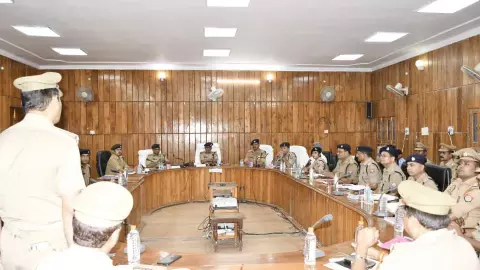Bahraich News:बहराइच में कानून-व्यवस्था पर हाईलेवल बैठक, एडीजी ने अपराध नियंत्रण को लेकर दिए निर्देश