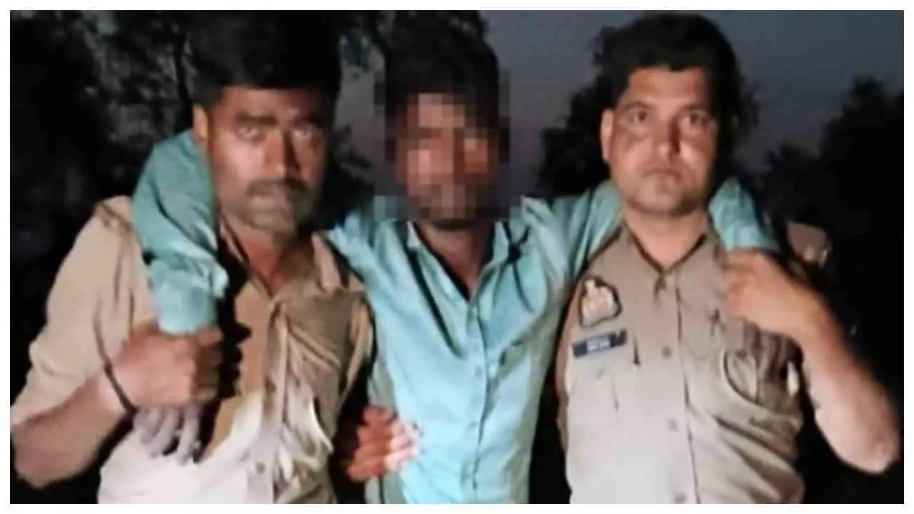 Hardoi News : हरदोई लूटकांड का खुलासा: पुलिस मुठभेड़ में दो बदमाश गिरफ्तार, जेवर बरामद Hardoi News : हरदोई लूटकांड का खुलासा: पुलिस मुठभेड़ में दो बदमाश गिरफ्तार, जेवर बरामद