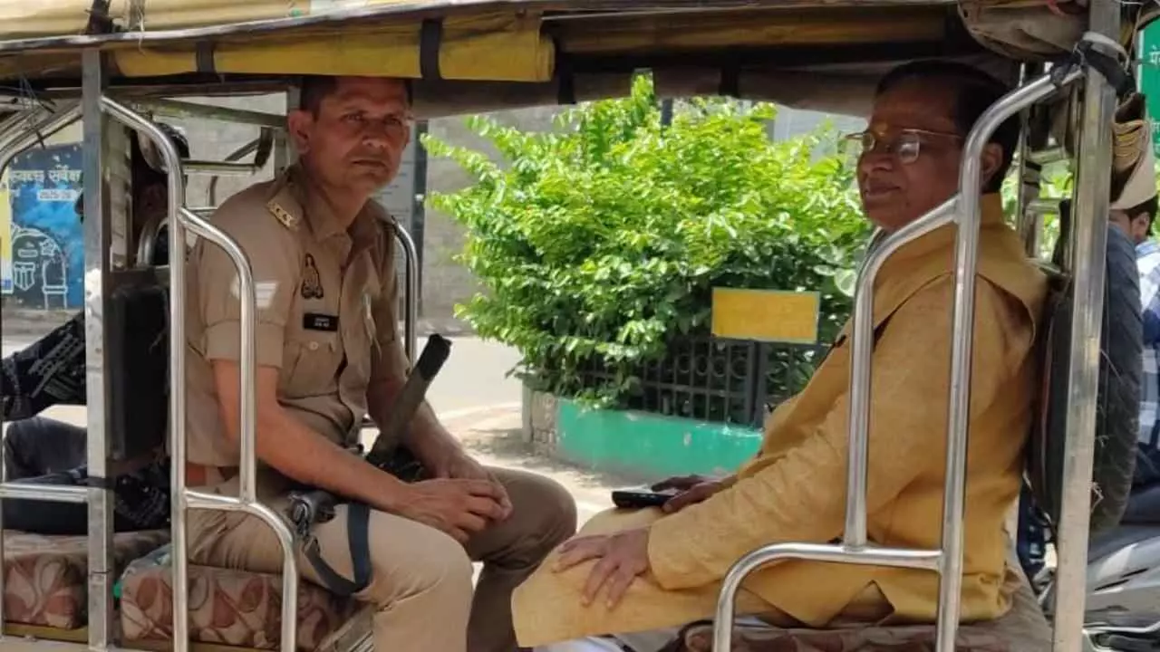 Meerut News: ई-रिक्शा से धरना स्थल पहुंचे विनीत शारदा, सपा पर बोला तीखा हमला Meerut News: ई-रिक्शा से धरना स्थल पहुंचे विनीत शारदा, सपा पर बोला तीखा हमला