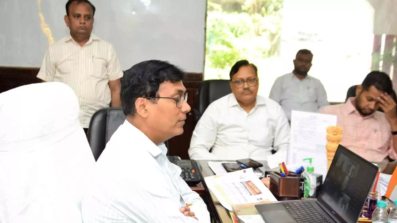 Lakhimpur News: लखीमपुर में प्राचीन पांडुलिपियों के संरक्षण हेतु राष्ट्रीय सर्वेक्षण अभियान शुरू Lakhimpur News: लखीमपुर में प्राचीन पांडुलिपियों के संरक्षण हेतु राष्ट्रीय सर्वेक्षण अभियान शुरू
