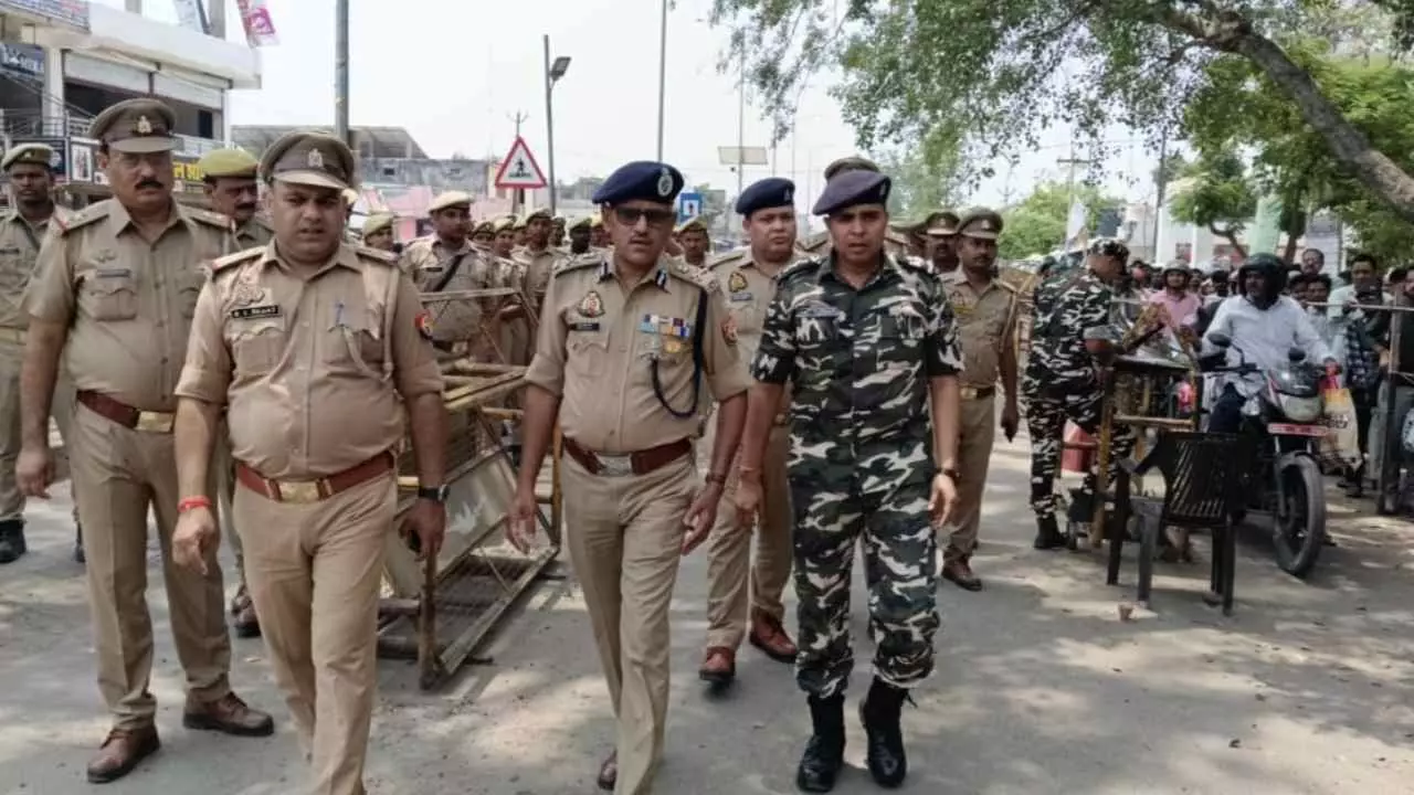 Bahraich News: भारत-नेपाल सीमा पर एडीजी गोरखपुर जोन का निरीक्षण, सुरक्षा एजेंसियां अलर्ट