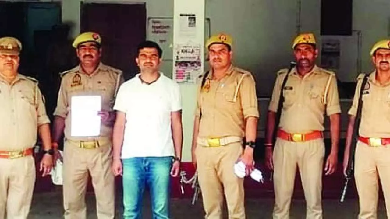 Jhansi News: सट्टा और लूट मामले में आशीष उपाध्याय की गिरफ्तारी, झांसी पुलिस की बड़ी कार्रवाई Jhansi News: सट्टा और लूट मामले में आशीष उपाध्याय की गिरफ्तारी, झांसी पुलिस की बड़ी कार्रवाई