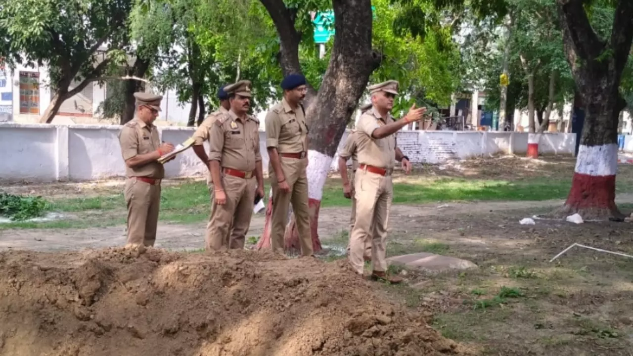 Aligarh News : एसएसपी नीरज कुमार जादौन ने थाना चण्डौस का किया वार्षिक निरीक्षण Aligarh News : एसएसपी नीरज कुमार जादौन ने थाना चण्डौस का किया वार्षिक निरीक्षण