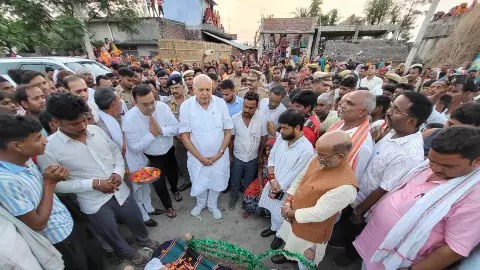 Bahraich News: आंधी-तूफान में फेरी व्यापारी की मौत, प्रभारी मंत्री ने पहुंचकर जताया शोक