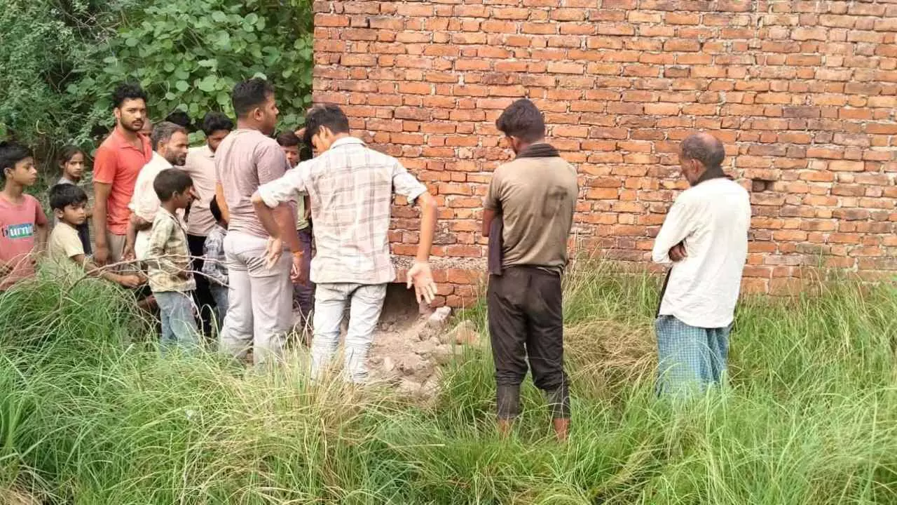 Hardoi News: शादी की तैयारियों पर चोरों ने फेरा पानी, सेंधमारी कर लाखों की नकदी और जेवर पार