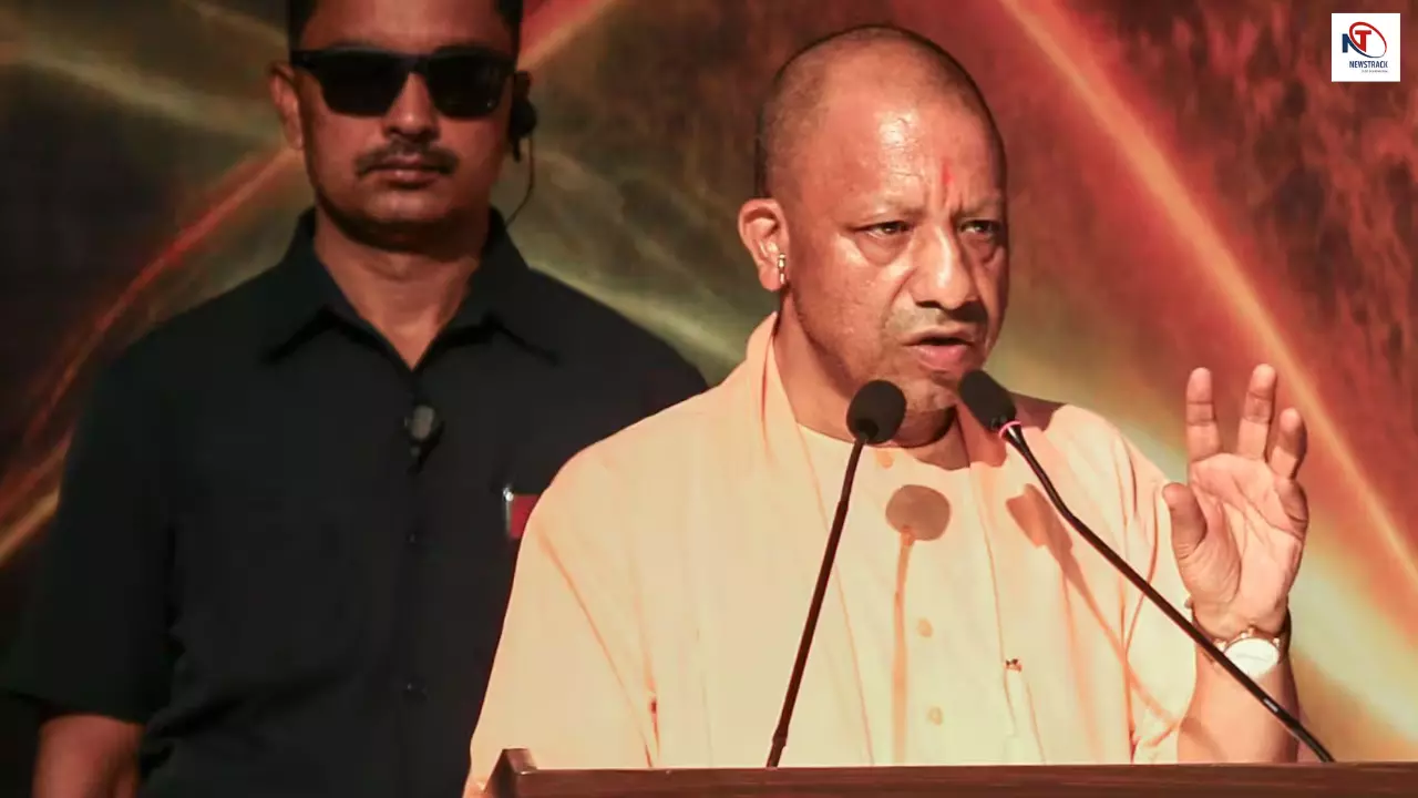 UP News: योगी आदित्यनाथ ने महराजगंज को दी करोड़ों की सौगात, बांटी चेक और आवास की चाबियां