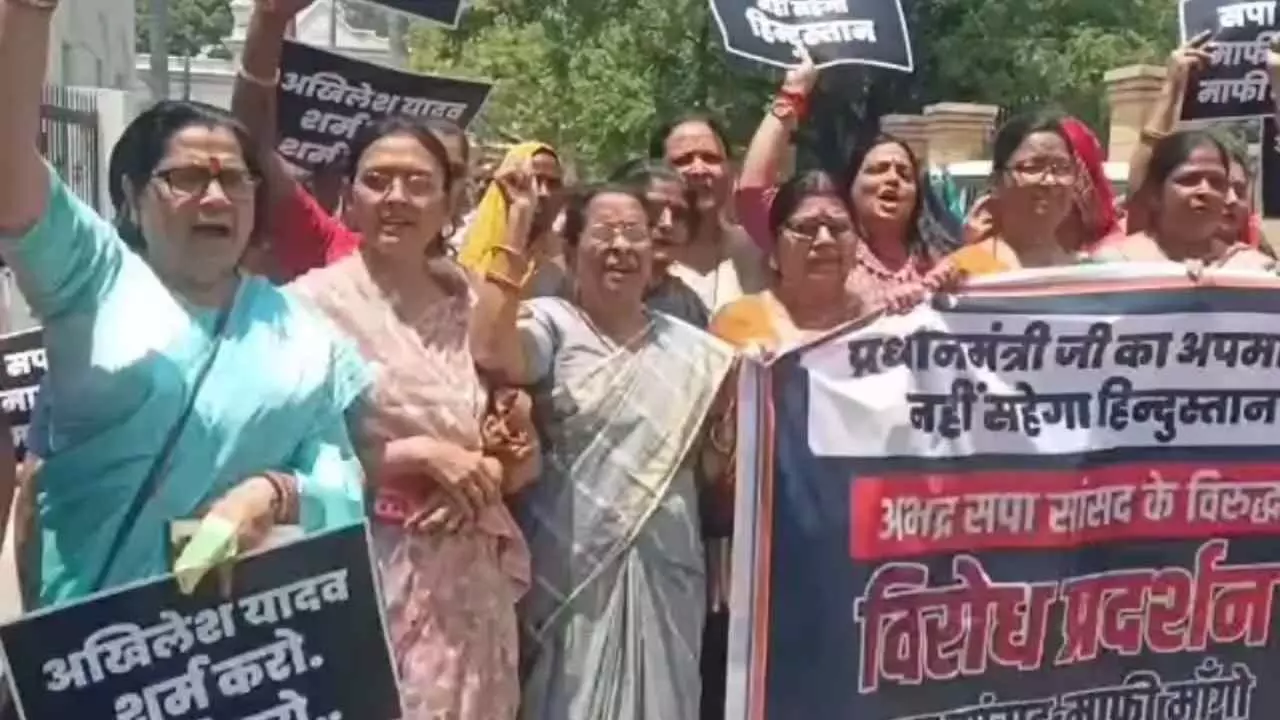 Mainpuri News: मैनपुरी में पीएम मोदी पर कथित टिप्पणी को लेकर भाजपा महिला मोर्चा का प्रदर्शन Mainpuri News: मैनपुरी में पीएम मोदी पर कथित टिप्पणी को लेकर भाजपा महिला मोर्चा का प्रदर्शन