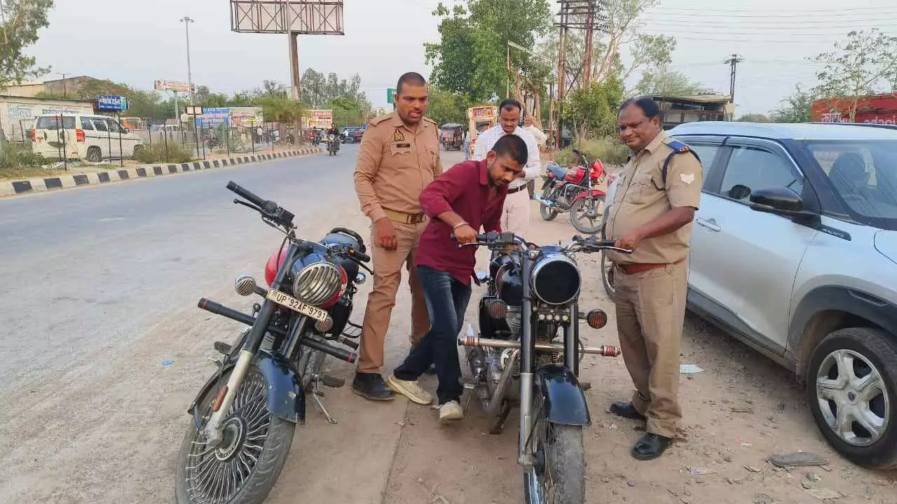 Jalaun News: मॉडिफाइड साइलेंसर और बिना परमिट वाहनों पर एआरटीओ की सख्त कार्रवाई, कई वाहन सीज