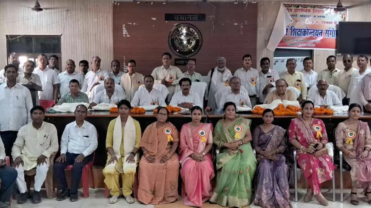 Azamgarh: आजमगढ़ में शैक्षिक संगोष्ठी आयोजित, वर्तमान शिक्षा व्यवस्था और शिक्षकों की भूमिका पर चर्चा