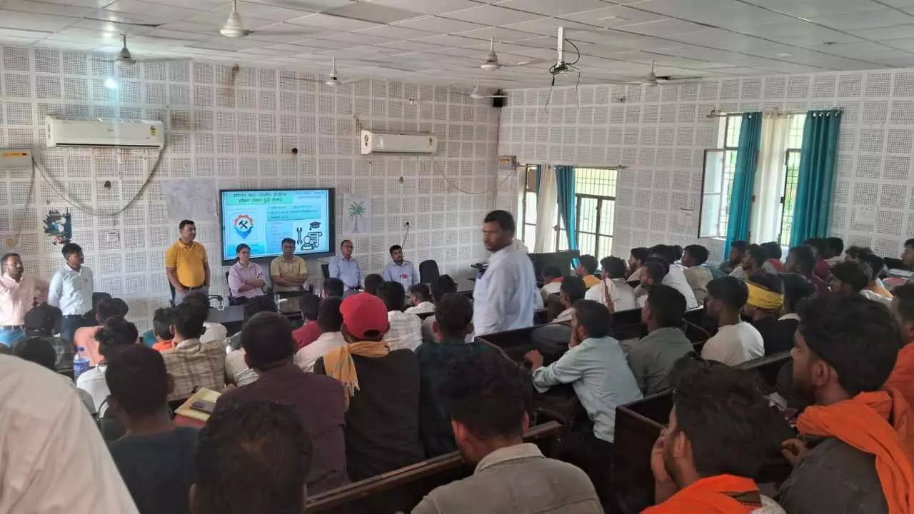 Sonbhadra News: आईटीआई दुद्धी में रोजगार का महाकुंभ, 95 युवाओं का अप्रेंटिस और नौकरी के लिए चयन