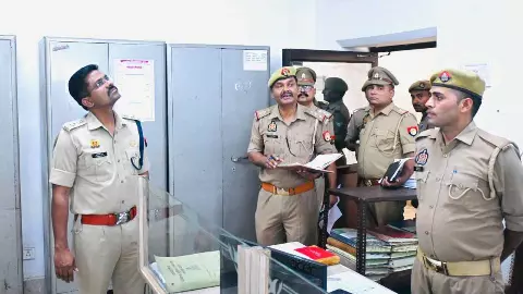 Etah News: एटा में एसएसपी का औचक निरीक्षण, लंबित मामलों और जनसुनवाई व्यवस्था पर सख्ती Etah News: एटा में एसएसपी का औचक निरीक्षण, लंबित मामलों और जनसुनवाई व्यवस्था पर सख्ती