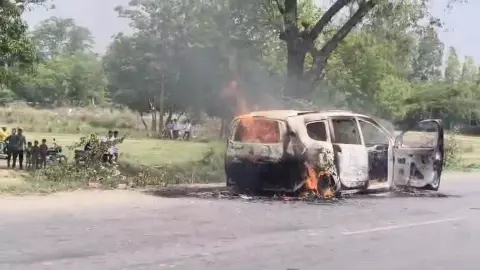 Bahraich News: चलती इनोवा कार बनी आग का गोला, हाईवे पर मची अफरा-तफरी