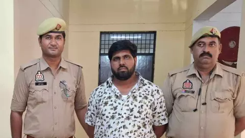 Etawah News: अवैध शस्त्रों के साथ हिस्ट्रीशीटर गिरफ्तार, 2 लाइसेंसी रायफल व कारतूस बरामद Etawah News: अवैध शस्त्रों के साथ हिस्ट्रीशीटर गिरफ्तार, 2 लाइसेंसी रायफल व कारतूस बरामद