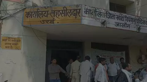 Anti-corruption team arrests two in Urai tehsil