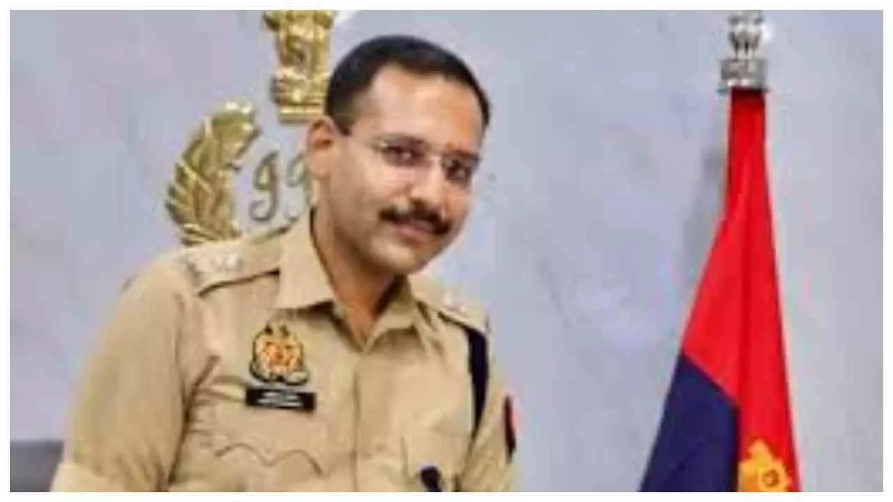 Aligarh News: देर रात थाना महुआखेड़ा पहुंचे एसपी सिटी आदित्य बंसल, व्यवस्थाओं का लिया जायजा