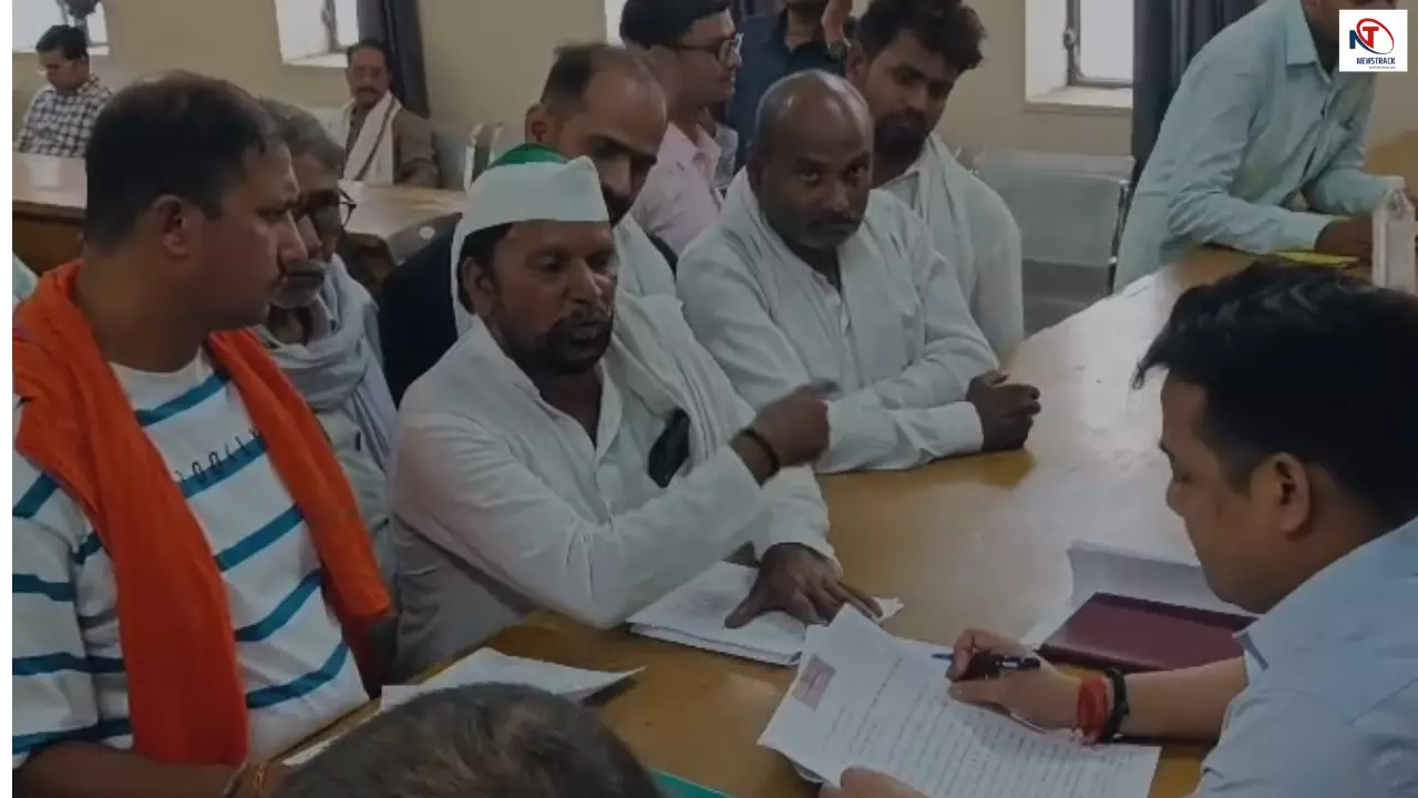 Chandauli News: किसान नेता ने लेखपाल पर लगाया प्रमाण के साथ भ्रष्टाचार का आरोप,जानिए मामला