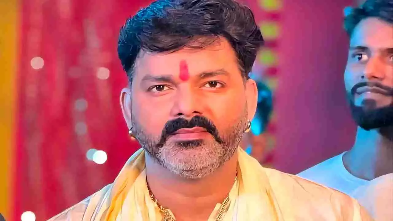 Pawan Singh Video: पॉवर स्टार ने फिर दिखाई दरियादिली, दान किए लाखों रुपए, फैंस हुए दीवाने Pawan Singh Video: पॉवर स्टार ने फिर दिखाई दरियादिली, दान किए लाखों रुपए, फैंस हुए दीवाने