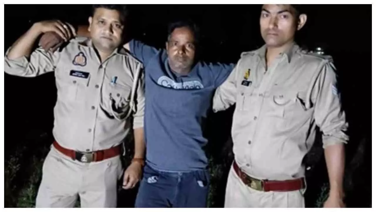 Meerut News: मुठभेड़ में दबोचा गया 25 हजार का इनामी गौ-तस्कर, पुलिस पर झोंका था फायर, हुआ लंगड़ा Meerut News: मुठभेड़ में दबोचा गया 25 हजार का इनामी गौ-तस्कर, पुलिस पर झोंका था फायर, हुआ लंगड़ा