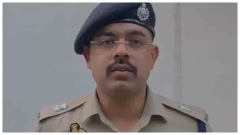 Meerut News : बीए का पेपर देने निकली छात्रा का शव गन्ने के खेत में मिलने से सनसनी, पुलिस ने संदिग्ध को उठाया Meerut News : बीए का पेपर देने निकली छात्रा का शव गन्ने के खेत में मिलने से सनसनी, पुलिस ने संदिग्ध को उठाया