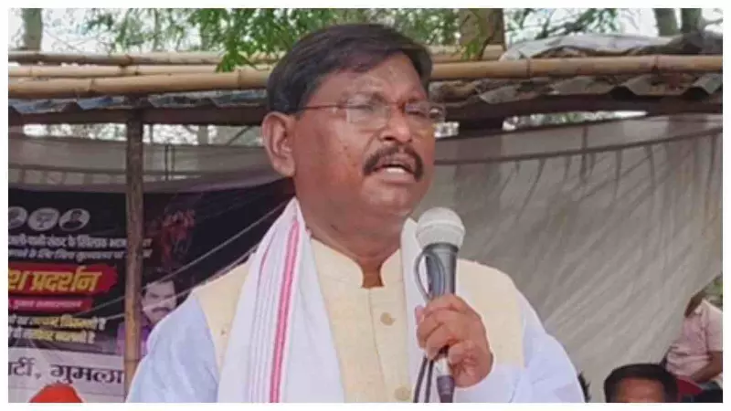 Jharkhand News: चाईबासा प्रशासन पर भड़के अर्जुन मुंडा, बाबूलाल मरांडी ने हेमंत सरकार को घेरा Jharkhand News: चाईबासा प्रशासन पर भड़के अर्जुन मुंडा, बाबूलाल मरांडी ने हेमंत सरकार को घेरा